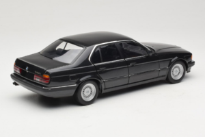 BMW 730i E32 Black Metallic Minichamps 1:18 100023002 Kov – obrázek 3 z 8