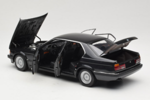 BMW 730i E32 Black Metallic Minichamps 1:18 100023002 Kov – obrázek 5 z 8
