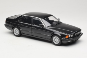 BMW 730i E32 Black Metallic Minichamps 1:18 100023002 Kov – obrázek 6 z 8