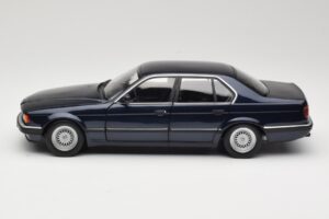 BMW 730i E32 Modrý Metallic Minichamps 1:18 100023006 Kov – obrázek 4 z 8