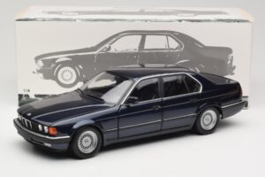 BMW 730i E32 Modrý Metallic Minichamps 1:18 100023006 Kov – obrázek 8 z 8