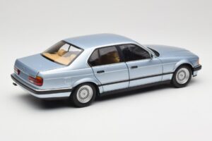 BMW 730i E32 Světle Modrý Metallic Minichamps 1:18 100023008 Kov – obrázek 3 z 8