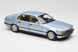 BMW 730i E32 Světle Modrý Metallic Minichamps 1:18 100023008 Kov – obrázek 6 z 8