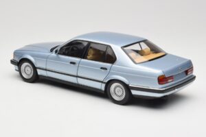 BMW 730i E32 Světle Modrý Metallic Minichamps 1:18 100023008 Kov – obrázek 7 z 8