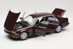 BMW 730i E32 Red Metallic Minichamps 1:18 100023001 Kov – obrázek 2 z 8