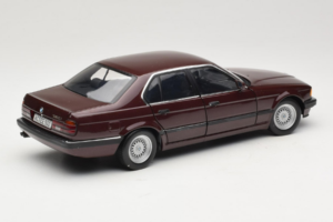 BMW 730i E32 Red Metallic Minichamps 1:18 100023001 Kov – obrázek 3 z 8