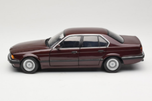 BMW 730i E32 Red Metallic Minichamps 1:18 100023001 Kov – obrázek 4 z 8