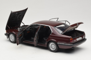 BMW 730i E32 Red Metallic Minichamps 1:18 100023001 Kov – obrázek 5 z 8