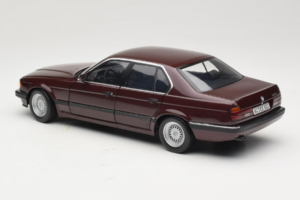 BMW 730i E32 Red Metallic Minichamps 1:18 100023001 Kov – obrázek 7 z 8