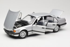 BMW 730i E32 Stříbrný Minichamps 1:18 100023000 Kov – obrázek 2 z 8