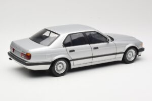 BMW 730i E32 Stříbrný Minichamps 1:18 100023000 Kov – obrázek 3 z 8