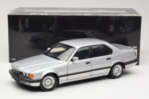 BMW 730i E32 Stříbrný Minichamps 1:18 100023000 Kov – obrázek 8 z 8