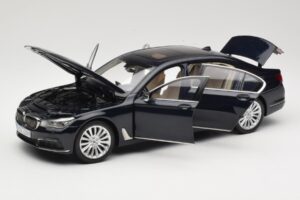 BMW 750Li F02 Imperial Blue Paragon 1:18 80432405586 Kov – obrázek 2 z 8