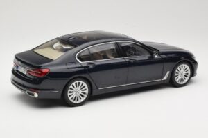 BMW 750Li F02 Imperial Blue Paragon 1:18 80432405586 Kov – obrázek 3 z 8