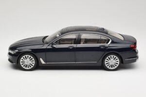 BMW 750Li F02 Imperial Blue Paragon 1:18 80432405586 Kov – obrázek 4 z 8