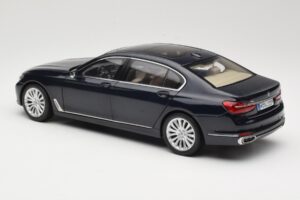 BMW 750Li F02 Imperial Blue Paragon 1:18 80432405586 Kov – obrázek 7 z 8