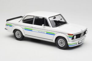 BMW Alpina 2002 E10 Turbo Bílý MCG 1:18 MCG18409-R Kov – obrázek 4 z 6