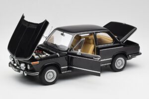 BMW 2002 L E10 Černý AUTOart 1:18 70603 Kov – obrázek 2 z 8