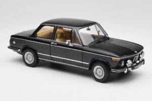BMW 2002 L E10 Černý AUTOart 1:18 70603 Kov – obrázek 6 z 8