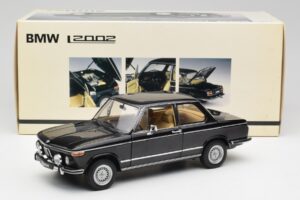 BMW 2002 L E10 Černý AUTOart 1:18 70603 Kov – obrázek 8 z 8