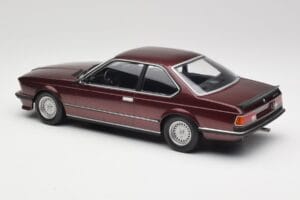 BMW 635 CSi E24 Karmesinrot Metallic Minichamps 1:18 155028105 Kov – obrázek 5 z 6