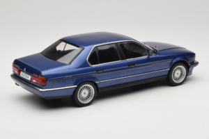 BMW Alpina B11 E32 3.5 Metallic Blue MCG 1:18 MCG18232 Kov – obrázek 2 z 6