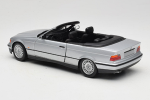 BMW 3 Series E36 Kabriolet Stříbrný UT Models 1:18 BMW008 Kov – obrázek 7 z 8