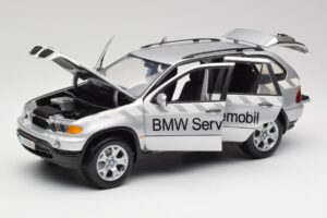 BMW X5 E53 3.0d Service Mobil Kyosho 1:18 80430305646 Kov – obrázek 2 z 8