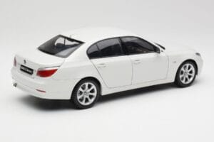 BMW E60 545i Alpine Bílý Kyosho 1:18 08591W Kov – obrázek 3 z 8
