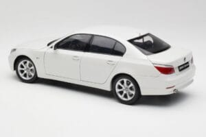 BMW E60 545i Alpine Bílý Kyosho 1:18 08591W Kov – obrázek 7 z 8