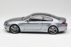 BMW M6 E63 Silver Šedý Kyosho 1:18 08703GR Kov – obrázek 4 z 8