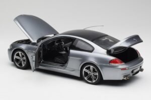 BMW M6 E63 Silver Šedý Kyosho 1:18 08703GR Kov – obrázek 5 z 8