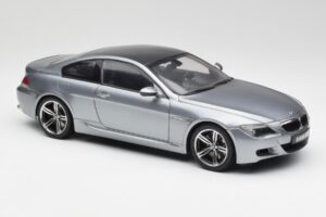 BMW M6 E63 Silver Šedý Kyosho 1:18 08703GR Kov – obrázek 6 z 8