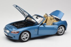 BMW Z4 E85 Maldives Blue Bburago 1:18 34046BLUE Kov – obrázek 2 z 8