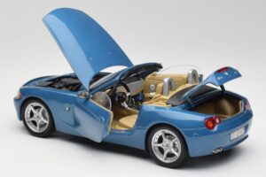BMW Z4 E85 Maldives Blue Bburago 1:18 34046BLUE Kov – obrázek 5 z 8