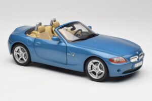 BMW Z4 E85 Maldives Blue Bburago 1:18 34046BLUE Kov – obrázek 6 z 8