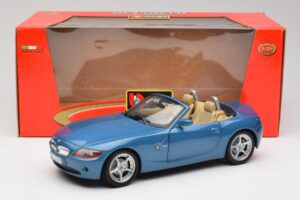 BMW Z4 E85 Maldives Blue Bburago 1:18 34046BLUE Kov – obrázek 8 z 8