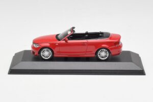 BMW řada 1 E88 Kabriolet Karmínová Červená Minichamps 1:43 431026230 Kov