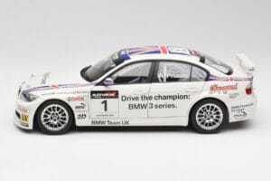 BMW E90 320si #1 A. Priaulx WTCC Champion 2006 Kyosho 1:18 80430429067 Kov – obrázek 4 z 8