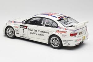 BMW E90 320si #1 A. Priaulx WTCC Champion 2006 Kyosho 1:18 80430429067 Kov – obrázek 7 z 8