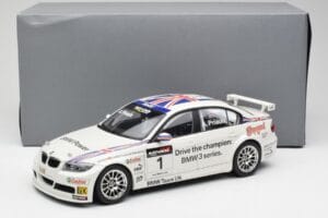 BMW E90 320si #1 A. Priaulx WTCC Champion 2006 Kyosho 1:18 80430429067 Kov – obrázek 8 z 8