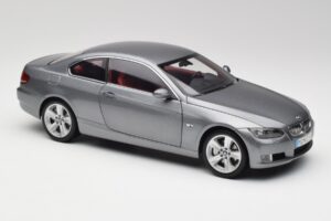 BMW 330i E92 Coupe Šedý Metalíza Kyosho 1:18 80430407220 Kov – obrázek 6 z 8