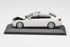 BMW 750Li F02 Bílý Minichamps 1:43 80420445201 Kov – obrázek 4 z 5