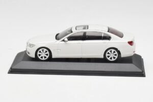 BMW 750Li F02 Bílý Minichamps 1:43 80420445201 Kov