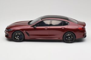 BMW M850i G15 M Performance Melbourne Red Metallic GT Spirit 1:18 GT493 Pryskyřice – obrázek 3 z 6