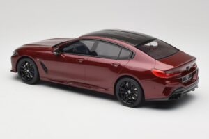 BMW M850i G15 M Performance Melbourne Red Metallic GT Spirit 1:18 GT493 Pryskyřice – obrázek 5 z 6