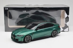 BMW M3 G80 Isle of Man Green Minichamps 1:18 155020200 Kov – obrázek 6 z 6
