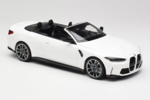 BMW M4 G82 Kabriolet Alpine White Minichamps 1:18 155021031 Kov – obrázek 4 z 6