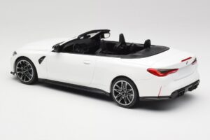 BMW M4 G82 Kabriolet Alpine White Minichamps 1:18 155021031 Kov – obrázek 5 z 6