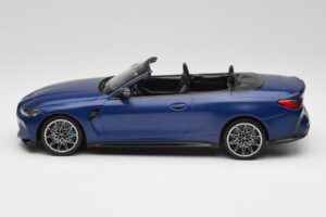 BMW M4 G82 Kabriolet Frozen Portimao Blue Minichamps 1:18 155021030 Kov – obrázek 3 z 6